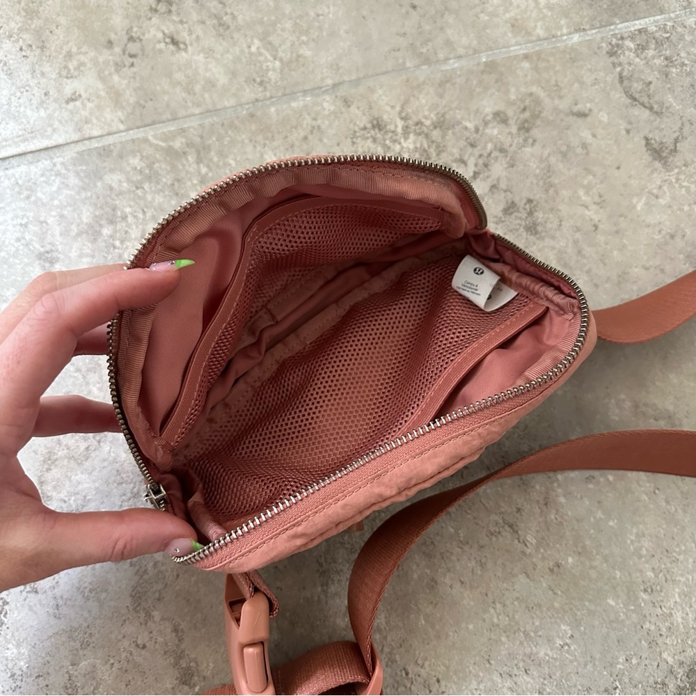 SOLD Lululemon everywhere belt bag pink - Picture 4 of 5